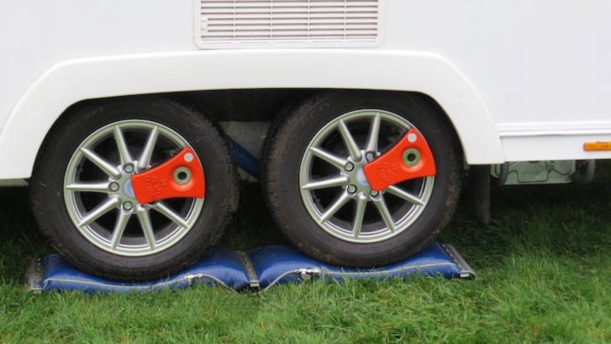 The twin axle Lock'n'Level will have you set up in no time