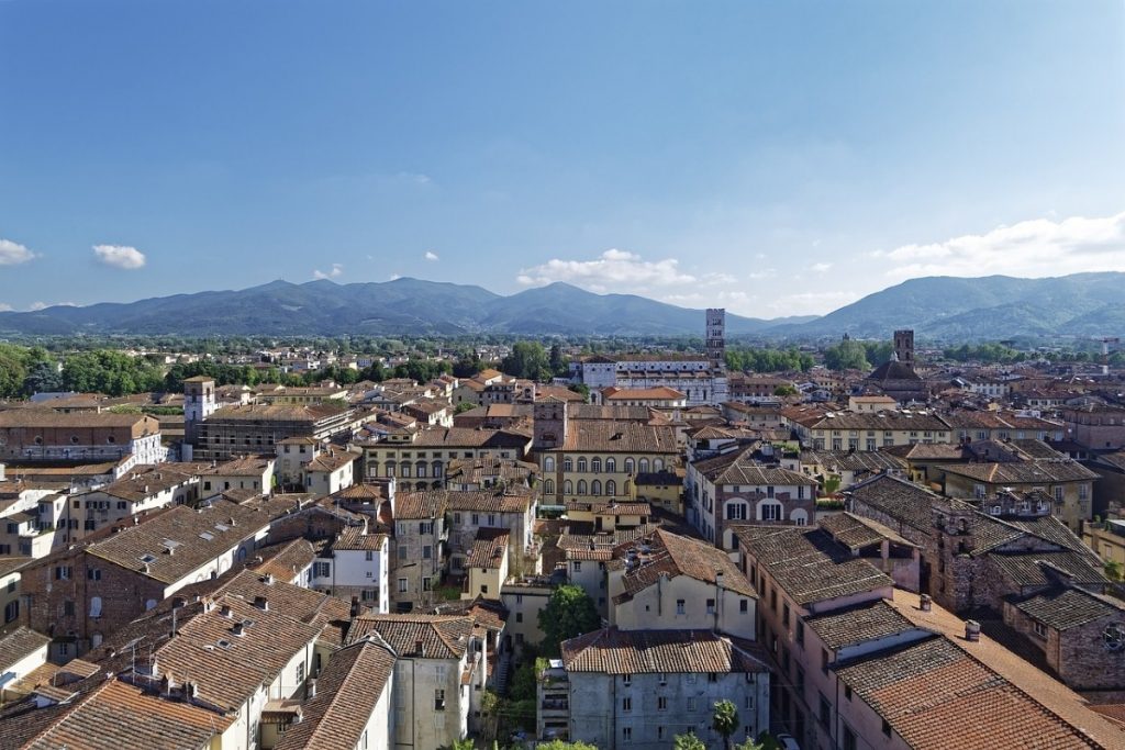 Enjoy the Tuscan delights of Lucca and its breathtaking scenery