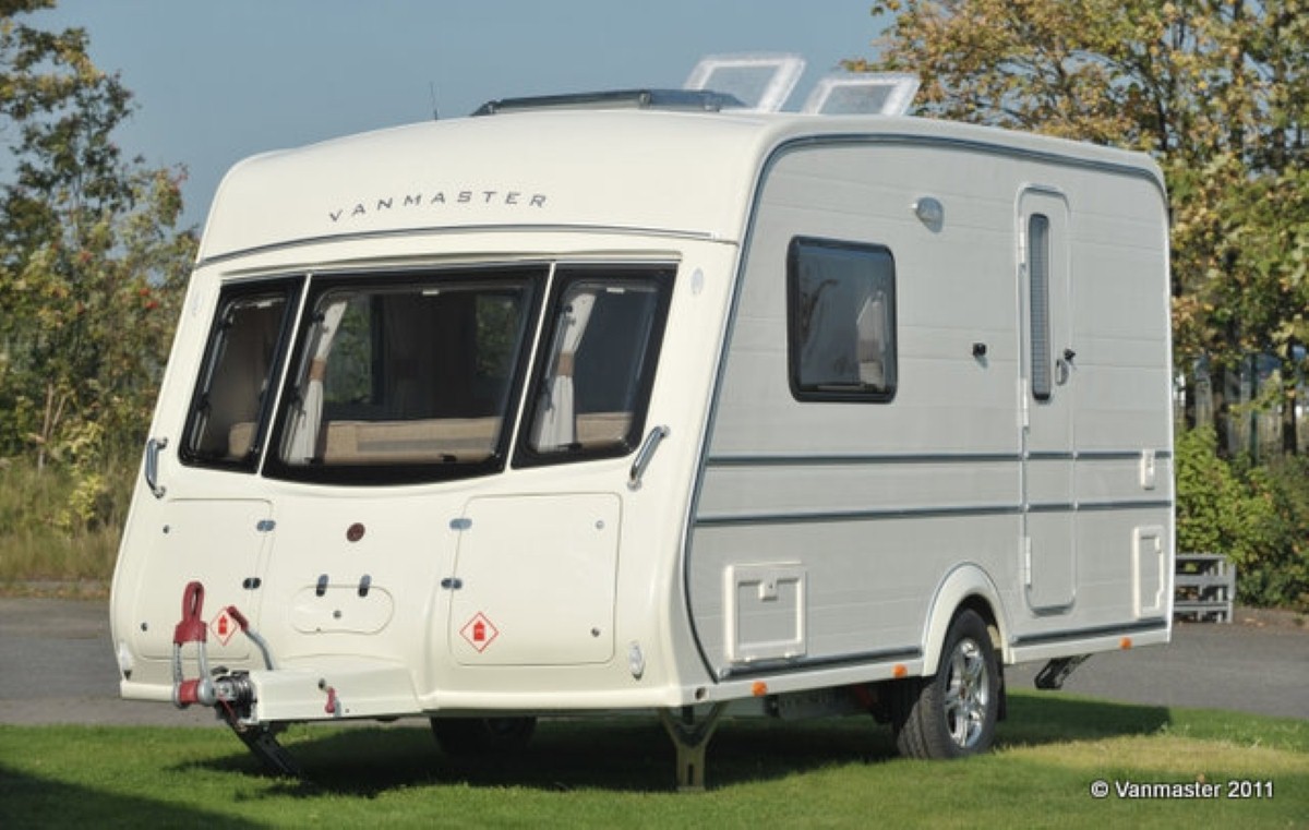 The Vanmaster Darwin 440 features a traditional exterior design