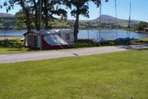 Glanllyn Lakeside Caravan and Camping Park offers its visitors scenic views