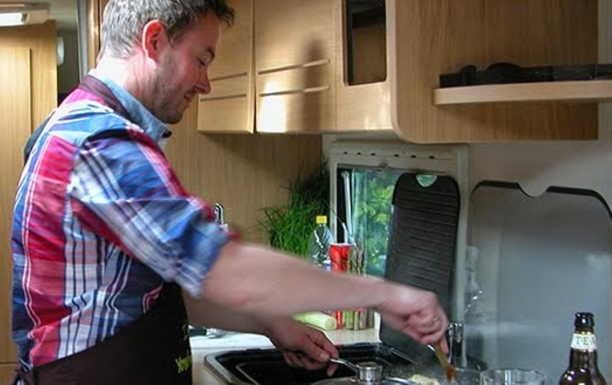 Caravan Larry is cooking up a storm!