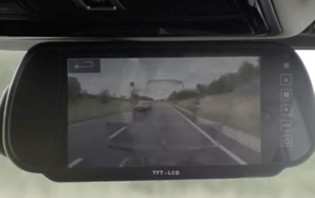 New Land Rover rear-view tech eliminates blind spots