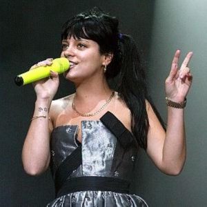 Lily Allen implores everyone to take care when operating gas stoves