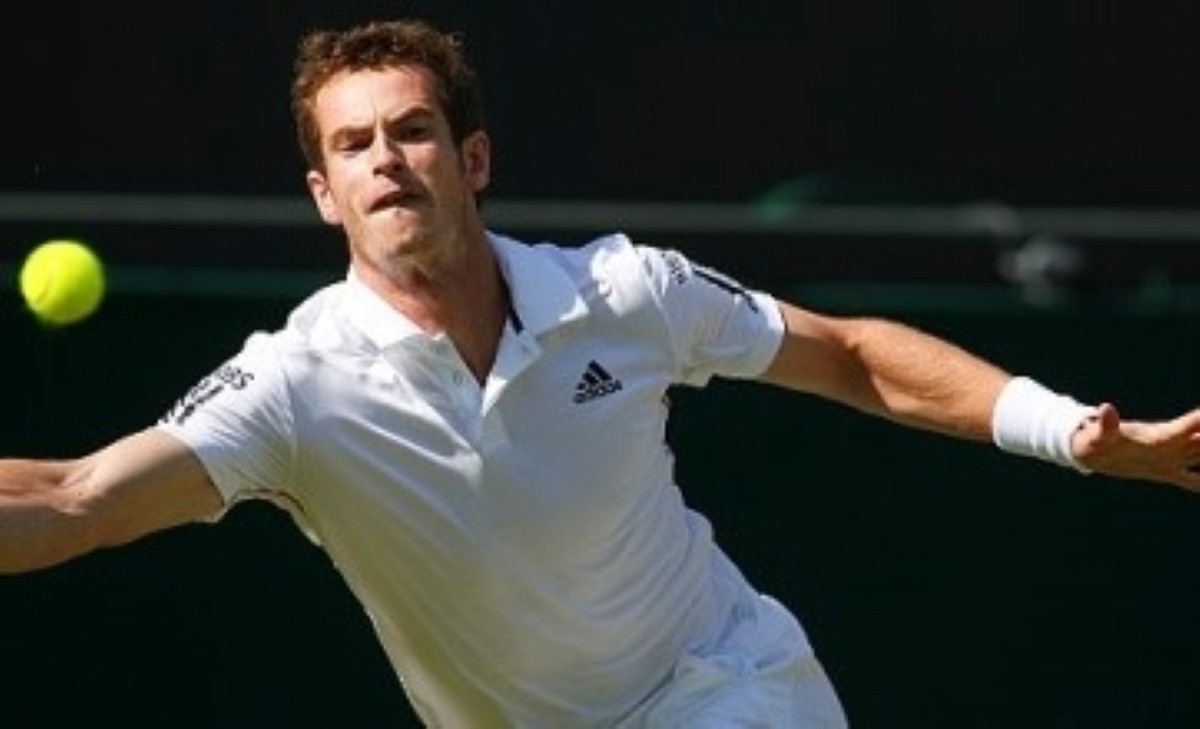 Andy Murray was victorious on Sunday, but two of his fans had a memorable day for the wrong reason