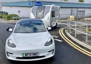 Lee driving away from the Bailey HQ in the Tesla