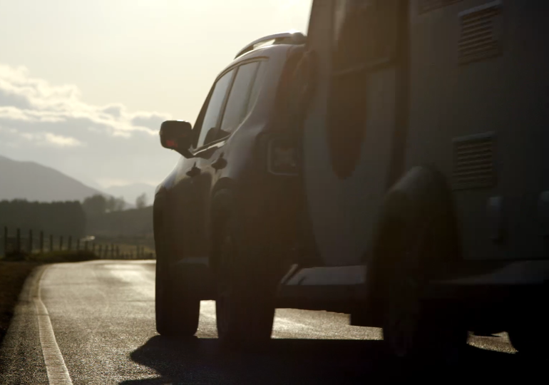 Vehicle towing a caravan